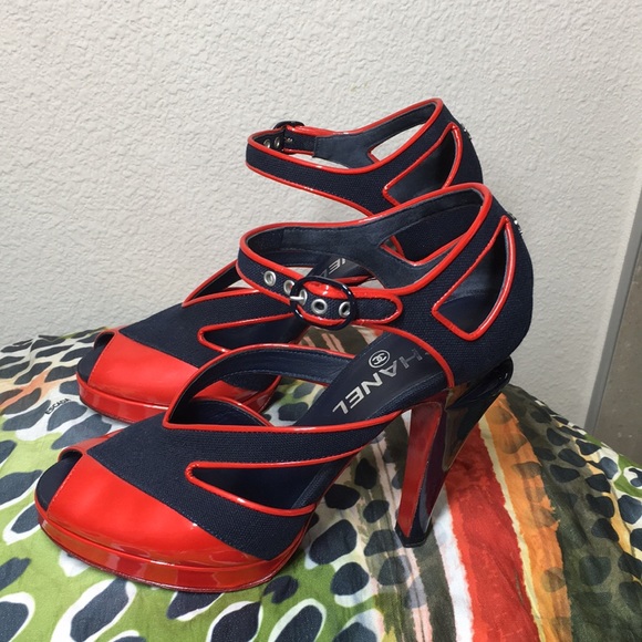 Chanel 38 Red Patent Leather & Black Fabric 7.5 - Picture 3 of 16